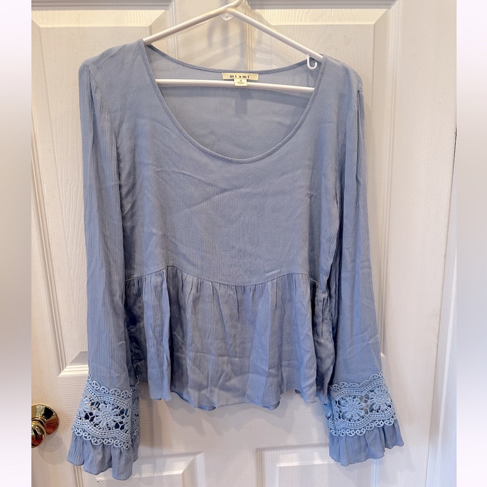 Women’s Francesca’s Blue Long Sleeve Shirt
